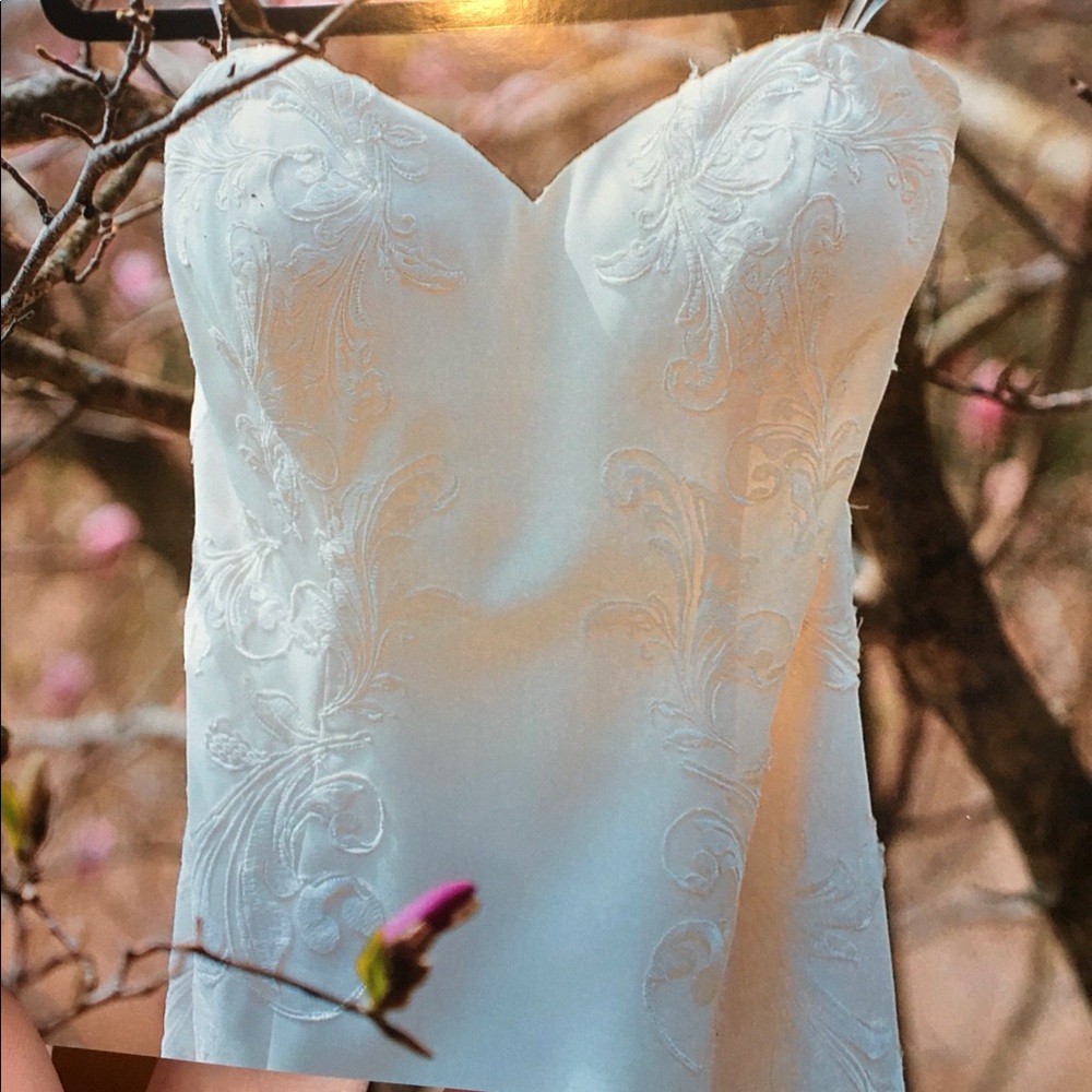 ATELIER PRONOVIAS Barcelona Trumpet Style Wedding Dress - Picture 2 of 8